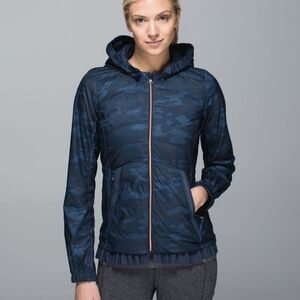 Lululemon Spring Fling Puffy Windbreaker Heathered Texture Lotus Camo Oil Slick